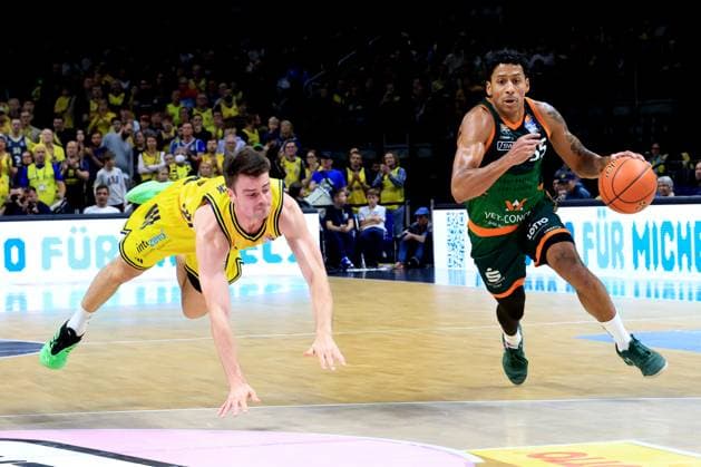 DEU, easyCredit BBL, ALBA vs VET CONCEPT Gladiators Trier, 03 10 2025, Uber Arena, Berlin, DEU, easyCredit BBL, ALBA vs VET CONCEPT Gladiators Trier, in the picture JONAS MATTISSECK ALBA Berlin 9 , Eli Brooks TBB Trier 55 nordphotoxGmbHx xEngler nph00076