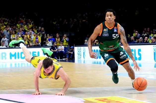 DEU, easyCredit BBL, ALBA vs VET CONCEPT Gladiators Trier, 03 10 2025, Uber Arena, Berlin, DEU, easyCredit BBL, ALBA vs VET CONCEPT Gladiators Trier, in the picture JONAS MATTISSECK ALBA Berlin 9 , Eli Brooks TBB Trier 55 nordphotoxGmbHx xEngler nph00076