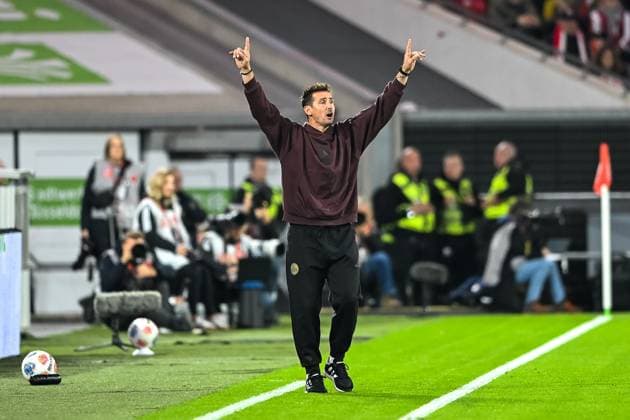 03 10 2025, Soccer 2 Bundesliga, Season 2025 2026, 08 Matchday, Fortuna Duesseldorf 1 FC Nuernberg in the Merkur Spiel Arena in Duesseldorf Miroslav Klose 1 FC Nuernberg, Coach tries to give instructions to his team Important notice According to the regulations of the DFL German Football League or the DFB German Football Association it is prohibited, to utilize or have utilized photographs taken in the stadium and or of the match in the form of sequential images and or video-like photo series Foto Kirchner Media Thomas Haesler Copyright: xKirchner-Media ThomasxHaeslerx