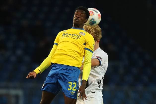 Braunschweig vs Paderborn, 2 BL Braunschweig, 03 10 2025, FUßBALL Eintracht Braunschweig vs SC Paderborn, 2 BL, Season 2025 26 Christian Conteh Eintracht Braunschweig , Mattes Hansen SC Paderborn Braunschweig