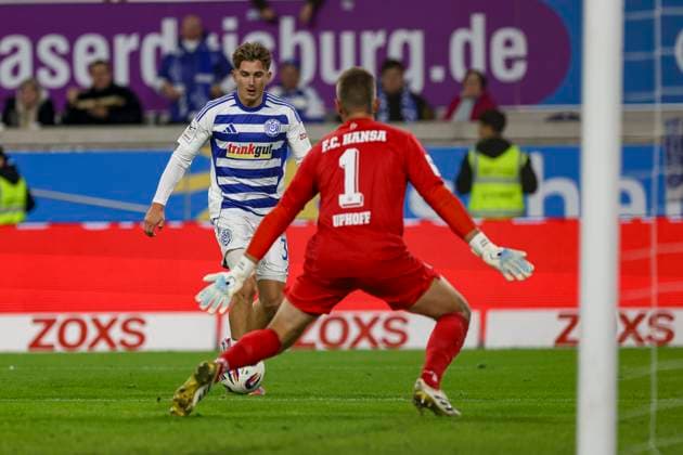 Duisburg, Germany, 03 10 25 Patrick Sussek MSV Duisburg scores the goal for 1 0 during the match of the 3 Liga MSV Duisburg against FC Hansa Rostock in the schauinsland reisen arena Duisburg schauinsland reisen arena North Rhine Westphalia Germany Copyright: xBrauer-Fotoagenturx xAdrianxSchlx