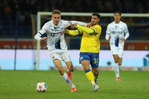 Braunschweig vs Paderborn, 2 BL Braunschweig, 03 10 2025, FUßBALL Eintracht Braunschweig vs SC Paderborn, 2 BL, Season 2025 26 Filip Bilbija SC Paderborn , Robin Heußer Eintracht Braunschweig Braunschweig
