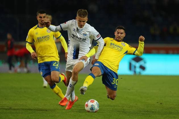 Braunschweig vs Paderborn, 2 BL Braunschweig, 03 10 2025, FUßBALL Eintracht Braunschweig vs SC Paderborn, 2 BL, Season 2025 26 Filip Bilbija SC Paderborn , Robin Heußer Eintracht Braunschweig Braunschweig