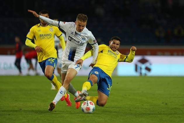 Braunschweig vs Paderborn, 2 BL Braunschweig, 03 10 2025, FUßBALL Eintracht Braunschweig vs SC Paderborn, 2 BL, Season 2025 26 Filip Bilbija SC Paderborn , Robin Heußer Eintracht Braunschweig Braunschweig