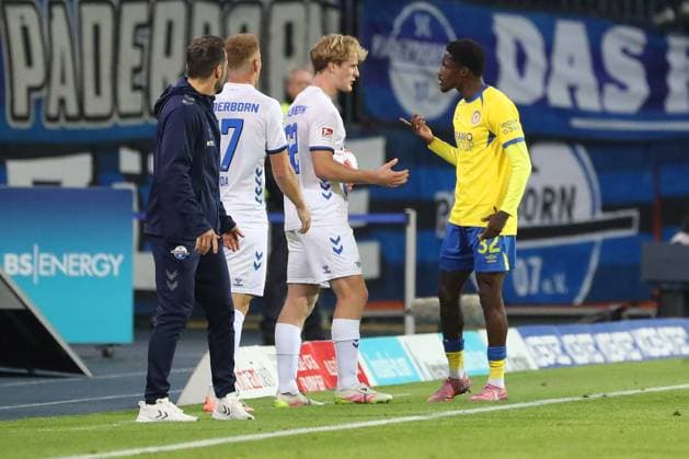 Braunschweig vs Paderborn, 2 BL Braunschweig, 03 10 2025, FUßBALL Eintracht Braunschweig vs SC Paderborn, 2 BL, Season 2025 26 Mattes Hansen SC Paderborn , Christian Conteh Eintracht Braunschweig Braunschweig