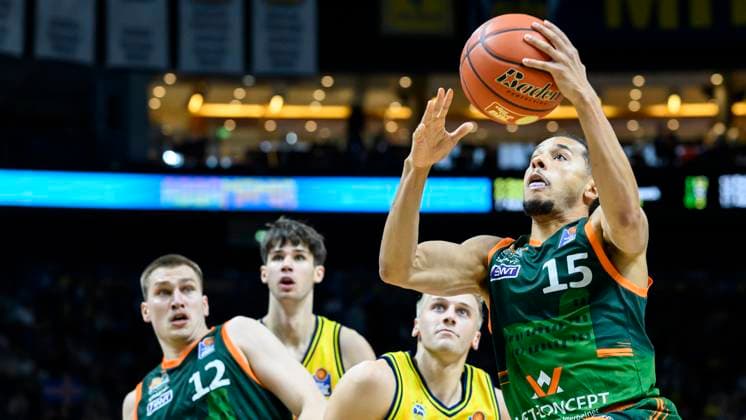 GER, Berlin, Basketball, Alba Berlin vs VET CONCEPT Gladiators Trier , BBL, Basketball, Uber Arena, in the picture from l Jordan Roland Trier , duel, action, fight, fights for the ball, 03 10 2025 Copyright: HMBxMedia UwexKoch