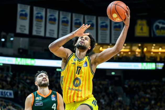 GER, Berlin, Basketball, Alba Berlin vs VET CONCEPT Gladiators Trier , BBL, Basketball, Uber Arena, in the picture from l Clay Guillozet Trier , Norris Agbakoko Alba Berlin , duel, action, fight, fights for the ball, 03 10 2025 Copyright: HMBxMedia UwexKoch