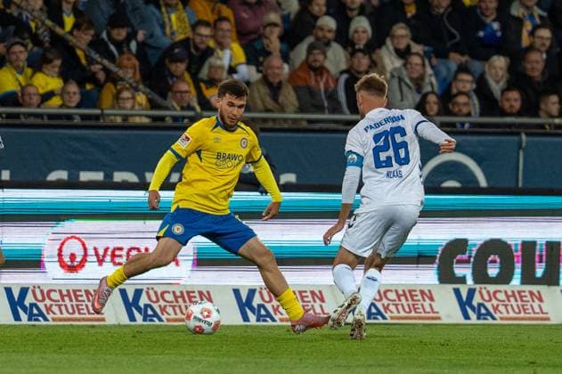 Germany Soccer 2 League, Matchday 8 2025 2026, Eintracht Braunschweig SC Paderborn 07 on 03 10 in Braunschweig Eintracht Stadion Mehmet Aydin Eintracht Braunschweig 8 and Sebastian Klaas SC Paderborn 07 26 in a duel Copyright: xSvenxHeidmannx