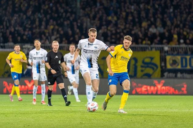 Germany Soccer 2 Liga, Matchday 8 2025 2026, Eintracht Braunschweig vs SC Paderborn 07 on 03 10 in Braunschweig Eintracht Stadion Steffen Tigges SC Paderborn 07 27 Copyright: xSvenxHeidmannx