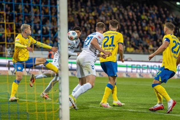 Germany Soccer 2 Liga, Matchday 8 2025 2026, Eintracht Braunschweig vs SC Paderborn 07 on 03 10 in Braunschweig Eintracht Stadion Goal for supposed 0 2 by Santiago Castaneda SC Paderborn 07 5 But offside after VAR check Copyright: xSvenxHeidmannx