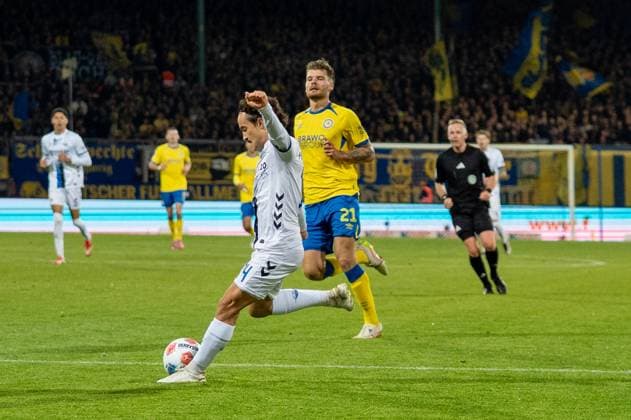 Germany Soccer 2 League, Matchday 8 2025 2026, Eintracht Braunschweig vs SC Paderborn 07 on 03 10 in Braunschweig Eintracht Stadion Shot Mika Baur SC Paderborn 07 14 Copyright: xSvenxHeidmannx