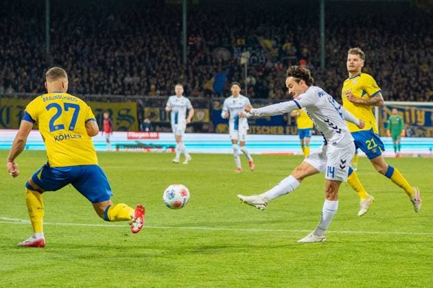Germany Soccer 2 League, Matchday 8 2025 2026, Eintracht Braunschweig vs SC Paderborn 07 on 03 10 in Braunschweig Eintracht Stadion Shot Mika Baur SC Paderborn 07 14 Copyright: xSvenxHeidmannx