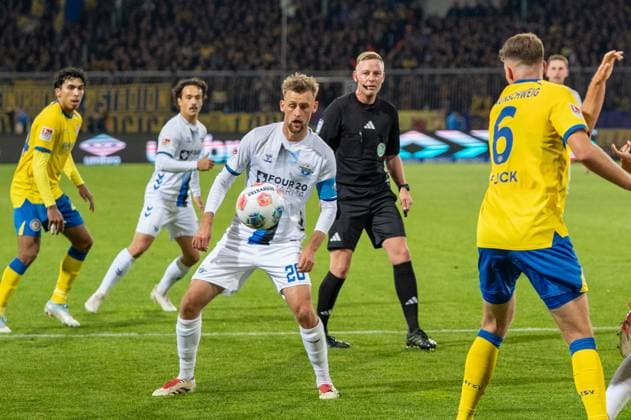 Germany Soccer 2 Liga, Matchday 8 2025 2026, Eintracht Braunschweig vs SC Paderborn 07 on 03 10 in Braunschweig Eintracht Stadion Sebastian Klaas SC Paderborn 07 26 Copyright: xSvenxHeidmannx