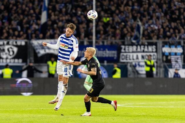 3 Liga 10 Matchday MSV Duisburg FC Hansa Rostock 03 10 2025 Christian Viet MSV Duisburg, 10 , Viktor Bergh FC hansa Rostock, 33 3 Liga 10 Matchday MSV Duisburg FC Hansa Rostock Schauinsland Reisen Arena, Duisburg 03 10 2025 DFB regulations prohibit any use of photographs as image sequences and or quasi video Copyright: xBEAUTIFULxSPORTS Buriakovx