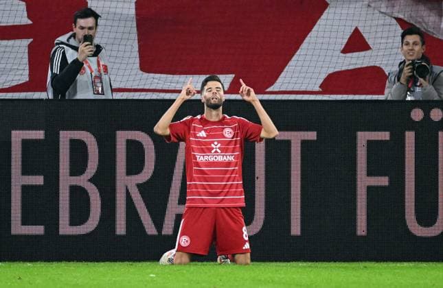 Football, 2 Bundesliga, Germany, Men, Season 2025 2026, Matchday 8, Merkur Spiel Arena Düsseldorf, Fortuna Düsseldorf FC Nuremberg cheer Anouar El Azzouzi F95 after his goal to 1 1 cheer, joy, action