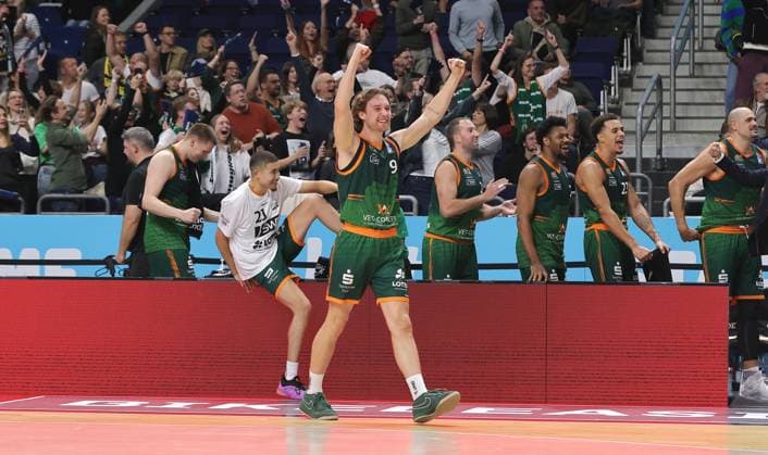 Marco Hollersbacher, Trier team cheers after the end of the game Joy Emotion Cheers Sport Basketball BBL Bundesliga Men Season 2025 2026 03 10 2025 ALBA Berlin vs Gladiators Trier