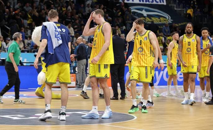 Alba team disappointed after the end of the game Disappointment Sport Basketball BBL Bundesliga Men Season 2025 2026 03 10 2025 ALBA Berlin vs Gladiators Trier