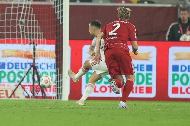 GER, 2 FBL Fortuna Duesseldorf vs 1 FC Nuernberg 03 10 2025, Merkur Spiel Arena, Duesseldorf, GER, 2 FBL Fortuna Duesseldorf vs 1 FC Nuernberg, in the picture 11 meter goal by Julian Justvan 1 FC Nuernberg 10 , nordphotoxGmbHx xMeuter nph00351