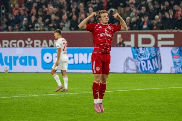 03 10 2025, Soccer 2 Bundesliga, Season 2025 2026, 08 Matchday, Fortuna Duesseldorf 1 FC Nuernberg in the Merkur Spiel Arena in Duesseldorf Christian Rasmussen Fortuna Duesseldorf, 10 has scored the goal to 2 2 and cheers on the fans Important notice According to the regulations of the DFL German Football League or the DFB German Football Association, it is prohibited, to utilize or have utilized photographs taken in the stadium and or of the match in the form of sequential images and or video-like photo series Foto Kirchner Media Thomas Haesler Copyright: xKirchner-Media ThomasxHaeslerx