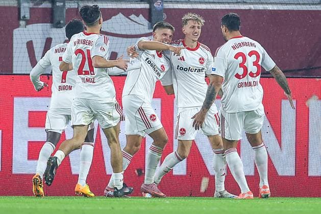 03 10 2025, Football, Fortuna Düsseldorf 1 FC Nürnberg, 2 Fußball Bundesliga, Merkur Spiel Arena, Saison 2025 2026 Goal celebration after the goal to 3 2 by scorer Tim Drexler 1FC Nuernberg 15 DFB regulations prohibit any use of photographs as image sequences and or quasi video Nordrhein Westfalen Germany