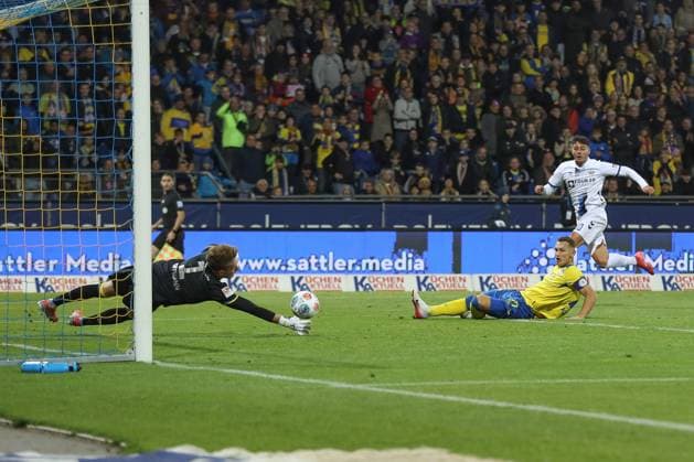 03 10 2025, xtgx, Soccer 2 Bundesliga Eintracht Braunschweig SC Paderborn 07 emspor, v l Goal to 1 2 by Stefano Marino Paderborn, 30 DFL DFB REGULATIONS PROHIBIT ANY USE OF PHOTOGRAPHS as IMAGE SEQUENCES and or QUASI VIDEO Braunschweig