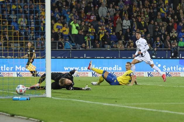 03 10 2025, xtgx, Soccer 2 Bundesliga Eintracht Braunschweig SC Paderborn 07 emspor, v l Goal to 1 2 by Stefano Marino Paderborn, 30 DFL DFB REGULATIONS PROHIBIT ANY USE OF PHOTOGRAPHS as IMAGE SEQUENCES and or QUASI VIDEO Braunschweig