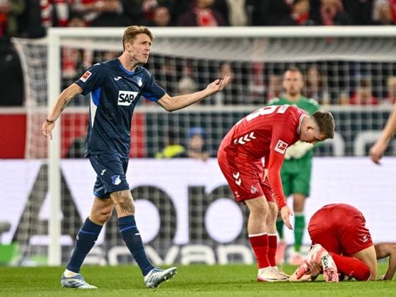 Wouter Burger (1899 Hoffenheim) gestikuliert, gestik waehrend des spiels der Bundesliga zwischen TSG Hoffenheim und 1. FC Köln, PreZero Arena am 03. October 2025 in Sinsheim, Deutschland. (Foto von Harry Langer DeFodi Images) +++ Wouter Burger (1899 Hoffenheim) gestures during the Bundesliga match between TSG Hoffenheim and 1. FC Köln at PreZero Arena on October 3, 2025 in Sinsheim, Germany. (Photo by Harry Langer DeFodi Images) DFL regulations prohibit any use of photographs as image sequences and or quasi-video. (Photo by Harry Langer DeFodi Images) DFL regulations prohibit any use of photographs as image sequences and or quasi-video. Wouter Burger 1899 Hoffenheim gestures, gestures during the Bundesliga match between TSG Hoffenheim and 1 FC Köln, PreZero Arena on October 03 2025 in Sinsheim, Germany Photo by Harry Langer DeFodi Images Wouter Burger 1899 Hoffenheim gestures during the Bundesliga match between TSG Hoffenheim and 1 FC Köln at PreZero Arena on October 3, 2025 in Sinsheim, Germany Photo by Harry Langer DeFodi Images DFL regulations prohibit any use of photographs as image sequences and or quasi video Photo by Harry Langer DeFodi Images DFL regulations prohibit any use of photographs as image sequences and or quasi video