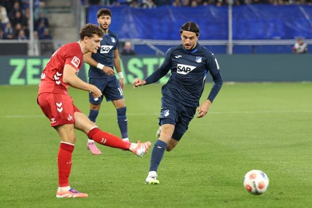 03 10 2025, xrekx, Soccer 1 Bundesliga, TSG 1899 Hoffenheim 1 FC Köln v l Eric Martel 1 FC Koeln Leon Avdullahu TSG 1899 Hoffenheim DFL DFB REGULATIONS PROHIBIT ANY USE OF PHOTOGRAPHS as IMAGE SEQUENCES and or QUASI VIDEO Sinsheim
