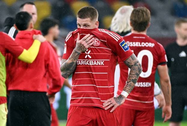 Football, 2 Bundesliga, Germany, Men, Season 2025 2026, Matchday 8, Merkur Spiel Arena Düsseldorf, Fortuna Düsseldorf FC Nürnberg 2 3 Jordy de Wijs F95 disappointed after the end of the match Disappointment, frustration, action