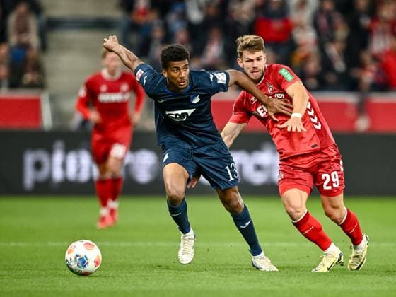 Bernardo (1899 Hoffenheim) und Jan Thielmann (1. FC Köln) im Zweikampf waehrend des spiels der Bundesliga zwischen TSG Hoffenheim und 1. FC Köln, PreZero Arena am 03. October 2025 in Sinsheim, Deutschland. (Foto von Harry Langer DeFodi Images) +++ Bernardo (1899 Hoffenheim) und Jan Thielmann (1. FC Köln) battle for the ball during the Bundesliga match between TSG Hoffenheim and 1. FC Köln at PreZero Arena on October 3, 2025 in Sinsheim, Germany. (Photo by Harry Langer DeFodi Images) DFL regulations prohibit any use of photographs as image sequences and or quasi-video. (Photo by Harry Langer DeFodi Images) DFL regulations prohibit any use of photographs as image sequences and or quasi-video. Bernardo 1899 Hoffenheim and Jan Thielmann 1 FC Köln in a duel during the Bundesliga match between TSG Hoffenheim and 1 FC Köln, PreZero Arena on 03 October 2025 in Sinsheim, Germany Photo by Harry Langer DeFodi Images Bernardo 1899 Hoffenheim and Jan Thielmann 1 FC Köln battle for the ball during the Bundesliga match between TSG Hoffenheim and 1 FC Köln at PreZero Arena on October 3, 2025 in Sinsheim, Germany Photo by Harry Langer DeFodi Images DFL regulations prohibit any use of photographs as image sequences and or quasi video Photo by Harry Langer DeFodi Images DFL regulations prohibit any use of photographs as image sequences and or quasi video