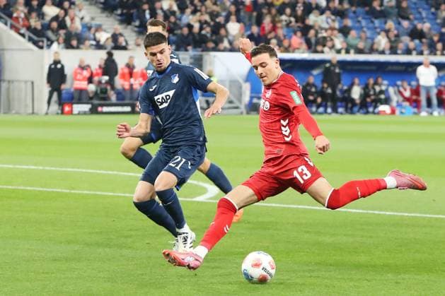 03 10 2025, xtvx, Fussball 1 Bundesliga, TSG 1899 Hoffenheim 1 FC Köln v l Albian Hajdari TSG 1899 Hoffenheim Torschuss, has a shot on goal Said El Mala 1 FC Koeln DFL DFB REGULATIONS PROHIBIT ANY USE OF PHOTOGRAPHS as IMAGE SEQUENCES and or QUASI VIDEO Sinsheim