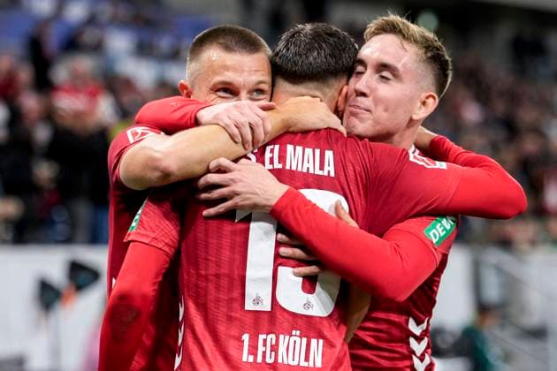 Players of 1 FC Köln, cheer about the goal to 0 1, jubilation, goal celebration, celebrate the goal, goal, celebration, cheers about the goal, rejoicing, joy, rejoices, optimistic, positive, game scene, Highlight, Action, Action, 03 10 2025, Sinsheim Germany , Soccer, Bundesliga, TSG 1899 Hoffenheim 1 FC Köln, DFB DFL REGULATIONS PROHIBIT ANY USE OF PHOTOGRAPHS AS IMAGE SEQUENCES AND OR QUASI VIDEO xozx