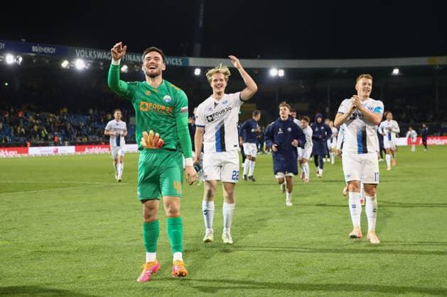 03 10 2025, xtgx, Soccer 2 Bundesliga, Eintracht Braunschweig SC Paderborn 07 v l Dennis Seimen Paderborn, 41 , Mattes Hansen Paderborn, 22 , Laurin Curda Paderborn, 17 Cheering about the victory, cheering after the match DFL DFB REGULATIONS PROHIBIT ANY USE OF PHOTOGRAPHS as IMAGE SEQUENCES and or QUASI VIDEO Braunschweig