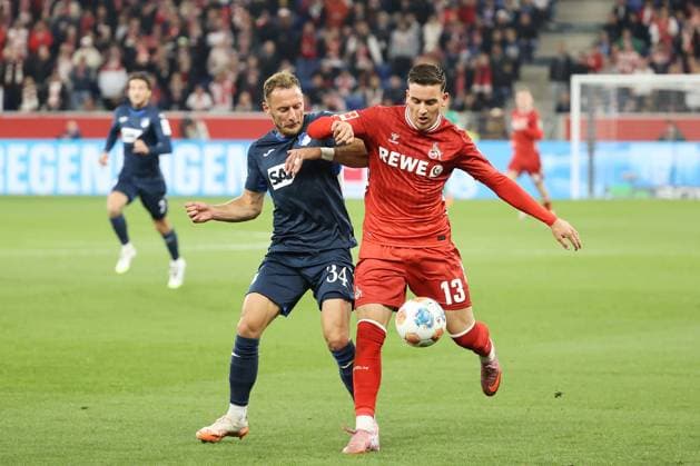 03 10 2025, xtvx, Fußball 1 Bundesliga, TSG 1899 Hoffenheim 1 FC Köln v l Zweikampf, Duell, duel, tackle, compete Vladimir Coufal TSG 1899 Hoffenheim Said El Mala 1 FC Koeln DFL DFB REGULATIONS PROHIBIT ANY USE OF PHOTOGRAPHS as IMAGE SEQUENCES and or QUASI VIDEO Sinsheim