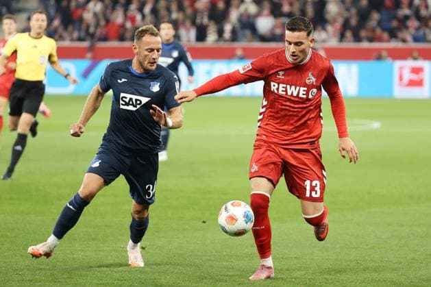 03 10 2025, xtvx, Fußball 1 Bundesliga, TSG 1899 Hoffenheim 1 FC Köln v l Zweikampf, Duell, duel, tackle, compete Vladimir Coufal TSG 1899 Hoffenheim Said El Mala 1 FC Koeln DFL DFB REGULATIONS PROHIBIT ANY USE OF PHOTOGRAPHS as IMAGE SEQUENCES and or QUASI VIDEO Sinsheim