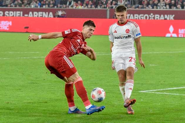 from left in duel Danny Schmidt Duesseldorf 22 Finn Becker Nuernberg 25 03 10 2025 Soccer Fortuna Duesseldorf vs 1 FC Nuernberg , Merkur Spiel Arena, Duesseldorf, DFB DFL REGULATIONS PROHIBIT ANY USE OF PHOTOGRAPHS AS IMAGE SEQUENCES AND OR QUASI VIDE Copyright: xpepphotox xSaschaxWeizx pep00321, pep_2025103_hm_154487