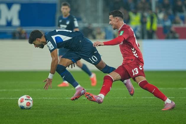 Soccer Bundesliga, Matchday 6, TSG Hoffenheim 1 FC Köln on 03 10 2025 in Sinsheim PreZero Arena , Germany, Season 2025 2026 DFL REGULATIONS PROHIBIT ANY USE OF PHOTOGRAPHS AS IMAGE SEQUENCES AND OR QUASI VIDEO Muhammed Damar 10, TSG in duel with Said El Mala 13, KOE Sinsheim PreZero Arena Germany Copyright: xChristophxKinzingerx