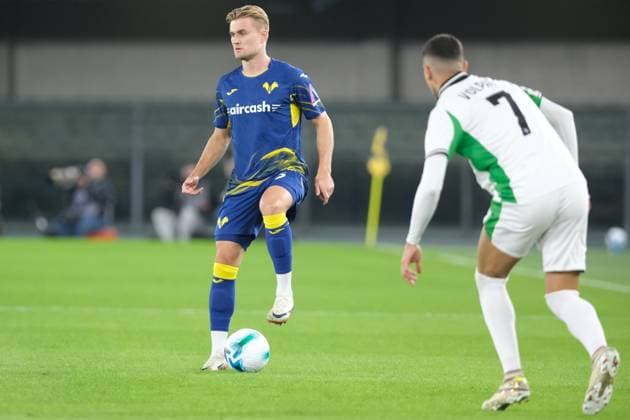 Martin Frese of Hellas Verona FC carries the ball during the soccer match between Hellas Verona FC and US Sassuolo, MD6 of Serie A Enilive Italian soccer championship 2025 2026 at Marcantonio Bentegodi Stadium on October 3, 2025, Verona, Italy.  Copyright: xRobertoxTommasini IPAxSportx xipa-agency.netx xx IPA_66097852 IPA_Agency_IPA66097852