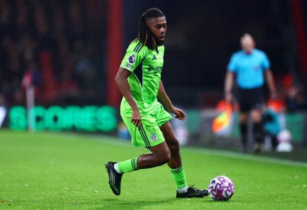 Alex Iwobi of Fulham. AFC Bournemouth v Fulham, Premier League, Football, Vitality Stadium, Bournemouth, UK - 03 Oct 2025Bournemouth Vitality Stadium United Kingdom EDITORIAL USE ONLY No use with unauthorised audio, video, data, fixture lists, club league logos or live services. Online in-match use limited to 120 images, no video emulation. No use in betting, games or single club league player publications. Copyright: xJamesxMarsh Shutterstockx 15515765bz
