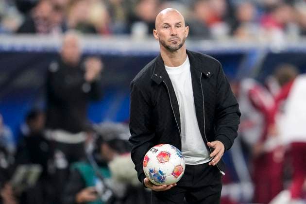 Christian Ilzer Coach, Head Coach, Hoffenheim , on the ball, single image, single photo, action, action, 03 10 2025, Sinsheim Germany , Football, Bundesliga, TSG 1899 Hoffenheim 1 FC Köln, DFB DFL REGULATIONS PROHIBIT ANY USE OF PHOTOGRAPHS AS IMAGE SEQUENCES AND OR QUASI VIDEO xozx