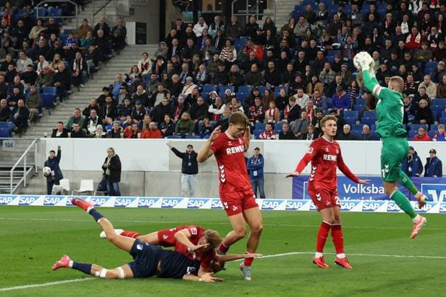 03 10 2025, xrekx, Fußball 1 Bundesliga, TSG 1899 Hoffenheim 1 FC Köln v l Tim Lemperle TSG 1899 Hoffenheim Timo Hübers Huebers 1 FC Koeln JoÃ l Schmied 1 FC Koeln Sebastian Sebulonsen 1 FC Koeln Marvin Schwäbe Schwaebe 1 FC Koeln DFL DFB REGULATIONS PROHIBIT ANY USE OF PHOTOGRAPHS as IMAGE SEQUENCES and or QUASI VIDEO Sinsheim
