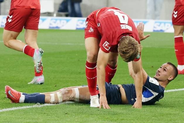 03 10 2025, xrekx, Soccer 1 Bundesliga, TSG 1899 Hoffenheim 1 FC Köln v l Timo Hübers Huebers 1 FC Koeln Tim Lemperle TSG 1899 Hoffenheim DFL DFB REGULATIONS PROHIBIT ANY USE OF PHOTOGRAPHS as IMAGE SEQUENCES and or QUASI VIDEO Sinsheim