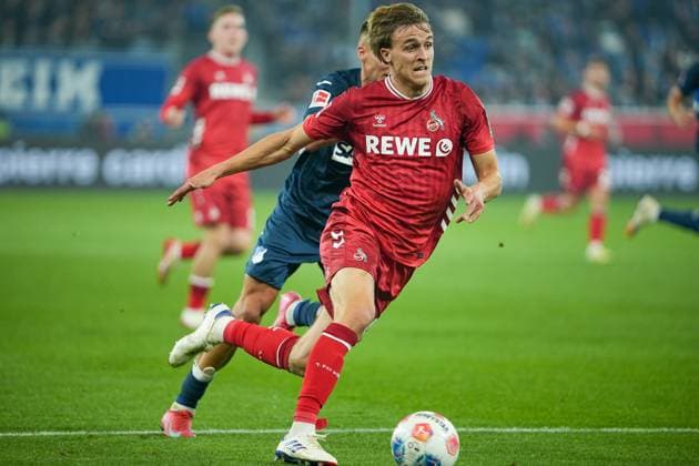 Soccer Bundesliga, Matchday 6, TSG Hoffenheim 1 FC Köln on 03 10 2025 in Sinsheim PreZero Arena , Germany, Season 2025 2026 DFL REGULATIONS PROHIBIT ANY USE OF PHOTOGRAPHS AS IMAGE SEQUENCES AND OR QUASI VIDEO Timo Hübers 4, KOE in duel with Tim Lemperle 19, TSG Sinsheim PreZero Arena Germany Copyright: xChristophxKinzingerx