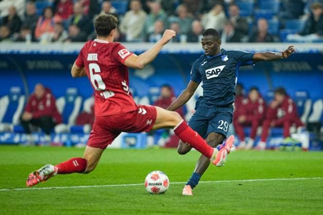 Soccer Bundesliga, Matchday 6, TSG Hoffenheim 1 FC Köln on 03 10 2025 in Sinsheim PreZero Arena , Germany, Season 2025 2026 DFL REGULATIONS PROHIBIT ANY USE OF PHOTOGRAPHS AS IMAGE SEQUENCES AND OR QUASI VIDEO Bazoumana Toure 29, TSG shoots on goal Sinsheim PreZero Arena Germany Copyright: xChristophxKinzingerx