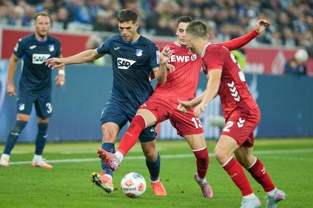 Soccer Bundesliga, Matchday 6, TSG Hoffenheim 1 FC Köln on 03 10 2025 in Sinsheim PreZero Arena , Germany, Season 2025 2026 DFL REGULATIONS PROHIBIT ANY USE OF PHOTOGRAPHS AS IMAGE SEQUENCES AND OR QUASI VIDEO Said El Mala 13, KOE in tackle against Robin Hranac 2, TSG Sinsheim PreZero Arena Germany Copyright: xChristophxKinzingerx
