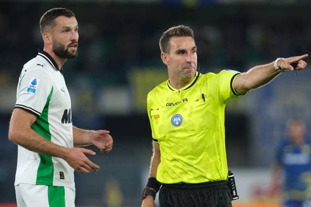 The Referee of the match, Francesco Forneau of Roma delegation during the soccer match between Hellas Verona FC and US Sassuolo, MD6 of Serie A Enilive Italian soccer championship 2025 2026 at Marcantonio Bentegodi Stadium on October 3, 2025, Verona, Italy.  Copyright: xRobertoxTommasini IPAxSportx xipa-agency.netx xx IPA_66098413 IPA_Agency_IPA66098413