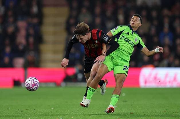 Bournemouth, England, 3rd October 2025. Alex Scott of Bournemouth and Joshua King of Fulham challenge for the ball during the AFC Bournemouth vs Fulham Premier League match at the Vitality Stadium, Bournemouth. Picture credit should read: Paul Terry Sportimage EDITORIAL USE ONLY. No use with unauthorised audio, video, data, fixture lists, club league logos or live services. Online in-match use limited to 120 images, no video emulation. No use in betting, games or single club league player publications. SPI_008_PT_Bournemouth_Fulham SPI-4183-0008