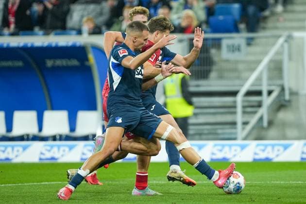 Soccer Bundesliga, Matchday 6, TSG Hoffenheim 1 FC Köln on 03 10 2025 in Sinsheim PreZero Arena , Germany, Season 2025 2026 DFL REGULATIONS PROHIBIT ANY USE OF PHOTOGRAPHS AS IMAGE SEQUENCES AND OR QUASI VIDEO Penalty area scene between Tim Lemperle 19, TSG and Joel Schmied 2, KOE Sinsheim PreZero Arena Germany Copyright: xChristophxKinzingerx