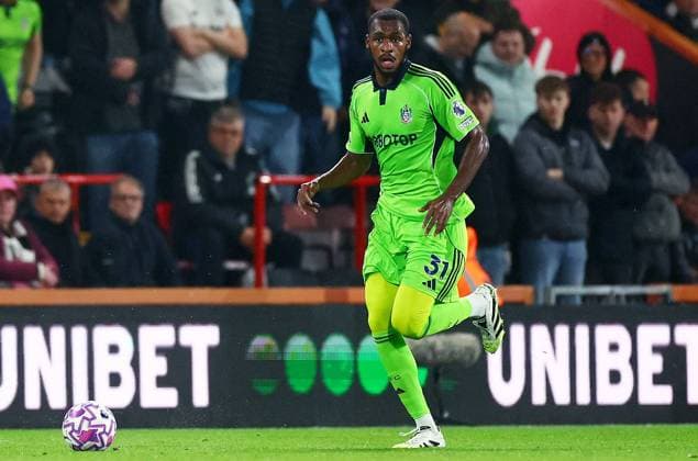 Issa Diop of Fulham. AFC Bournemouth v Fulham, Premier League, Football, Vitality Stadium, Bournemouth, UK - 03 Oct 2025Bournemouth Vitality Stadium United Kingdom EDITORIAL USE ONLY No use with unauthorised audio, video, data, fixture lists, club league logos or live services. Online in-match use limited to 120 images, no video emulation. No use in betting, games or single club league player publications. Copyright: xJamesxMarsh Shutterstockx 15515765cd