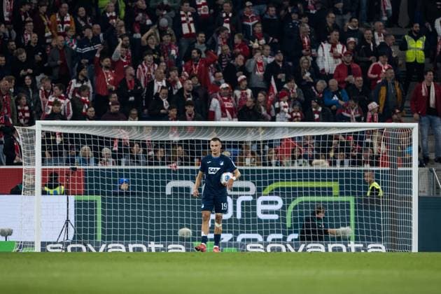 1 Soccer Bundesliga TSG 1899 Hoffenheim 1 FC Köln 03 10 2025 Tim Lemperle TSG 1899 Hoffenheim, 19 is already ready for the penalty kick 1 Soccer Bundesliga, TSG 1899 Hoffenheim 1 FC Köln, Sinsheim, PREZERO Arena on 03 10 2025 DFL REGULATIONS PROHIBIT ANY USE OF PHOTOGRAPHS AS IMAGE SEQUENCES AND OR QUASI VIDEO Copyright: xBEAUTIFULxSPORTS Wunderlx